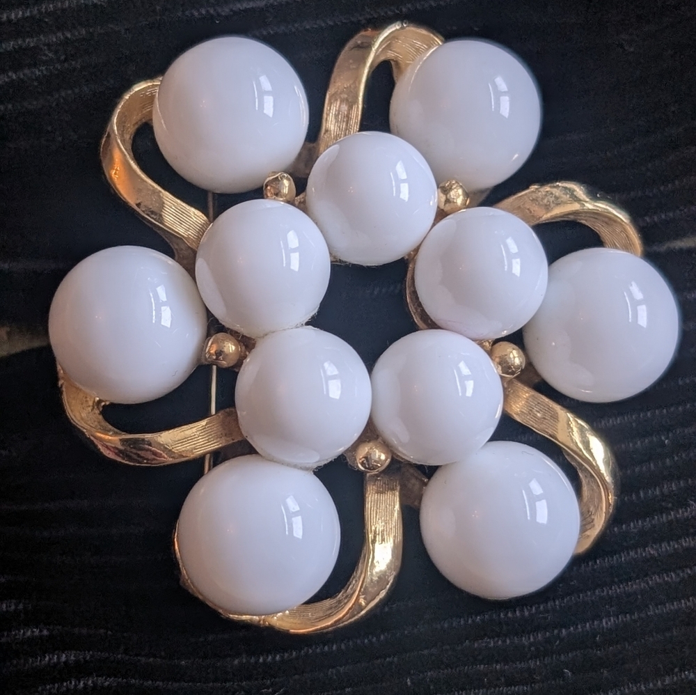 White Bead‎ Floral Brooch with Gold Accents